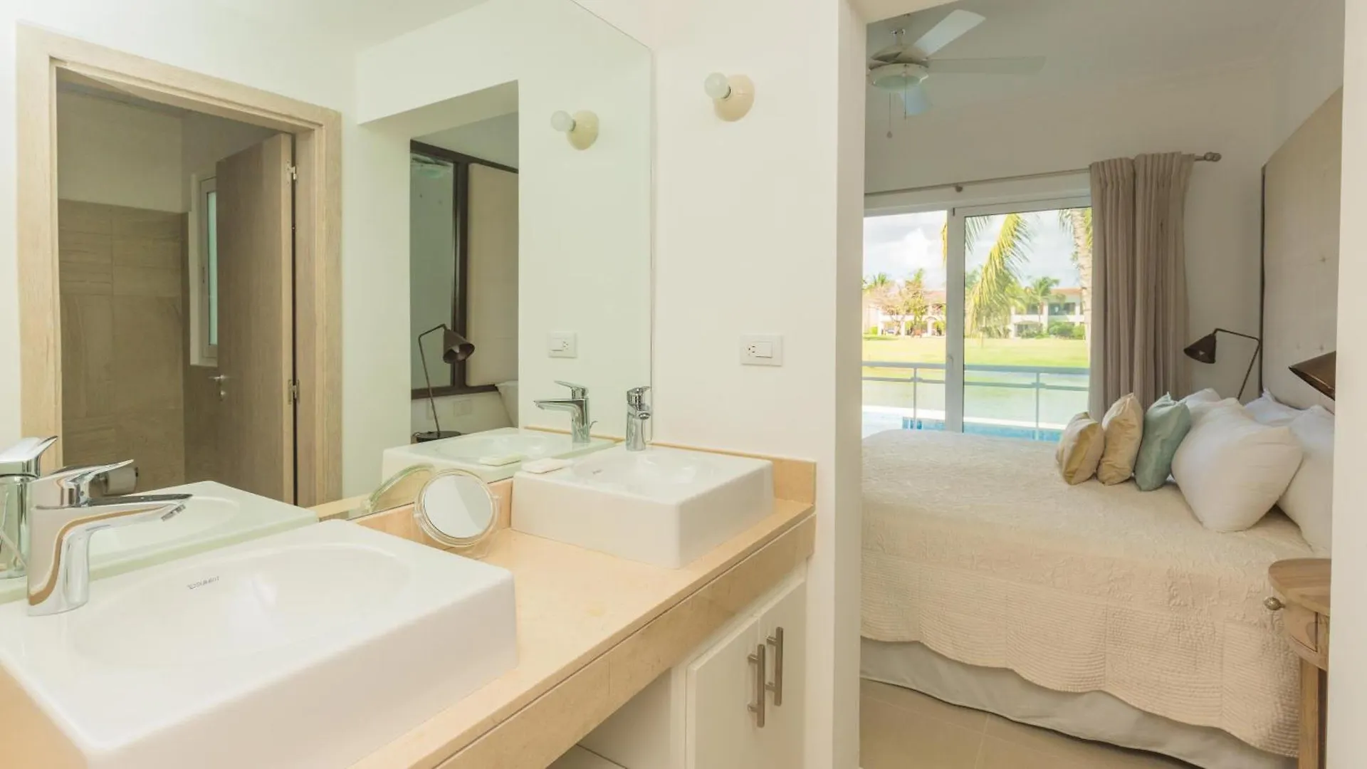 Hébergement de vacances Cocotal Lake Village B102 - Golf Gated Community, Free Wi-Fi Punta Cana
